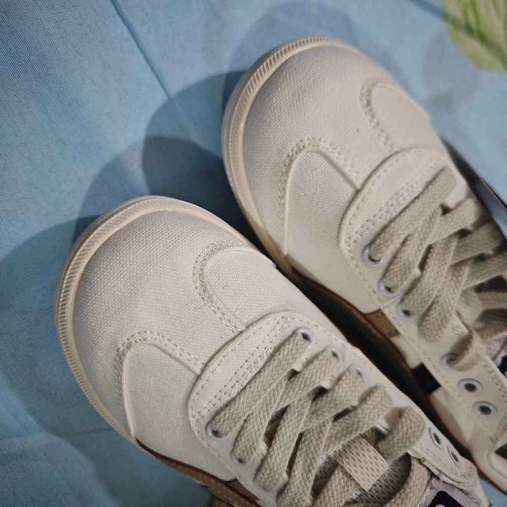Onitsuka Tiger Cream Casual Sneakers - Picture 2 of 5